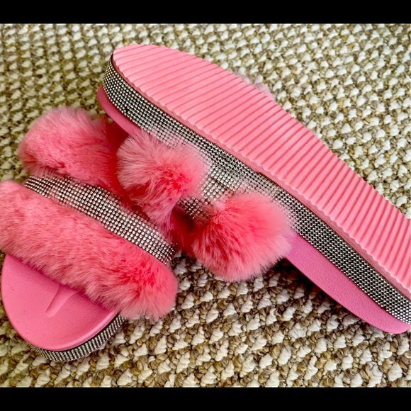 WOMENS brand new rhinestone and fur sandal size 9 - Picture 3 of 4